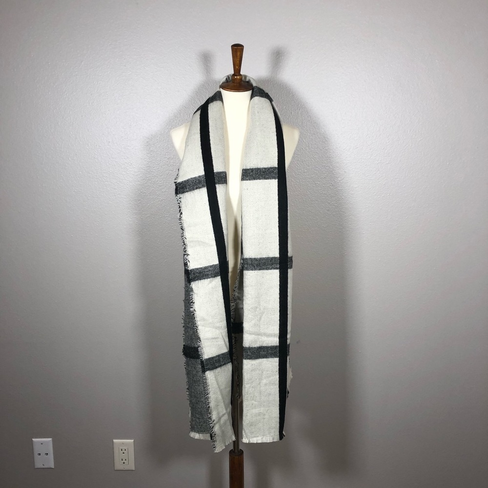 Gorgeous, heavy-weight scarf.  So cozy!!! - Picture 5 of 7